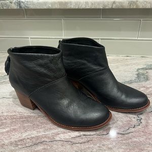 Tom’s Leila Black Leather Booties with Tassle 8.5